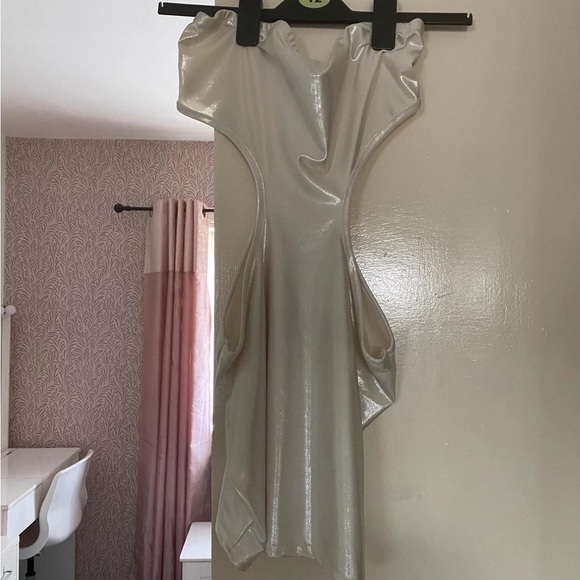 PrettyLittleThing Shimmering Cream Backless Dress - Picture 1 of 4